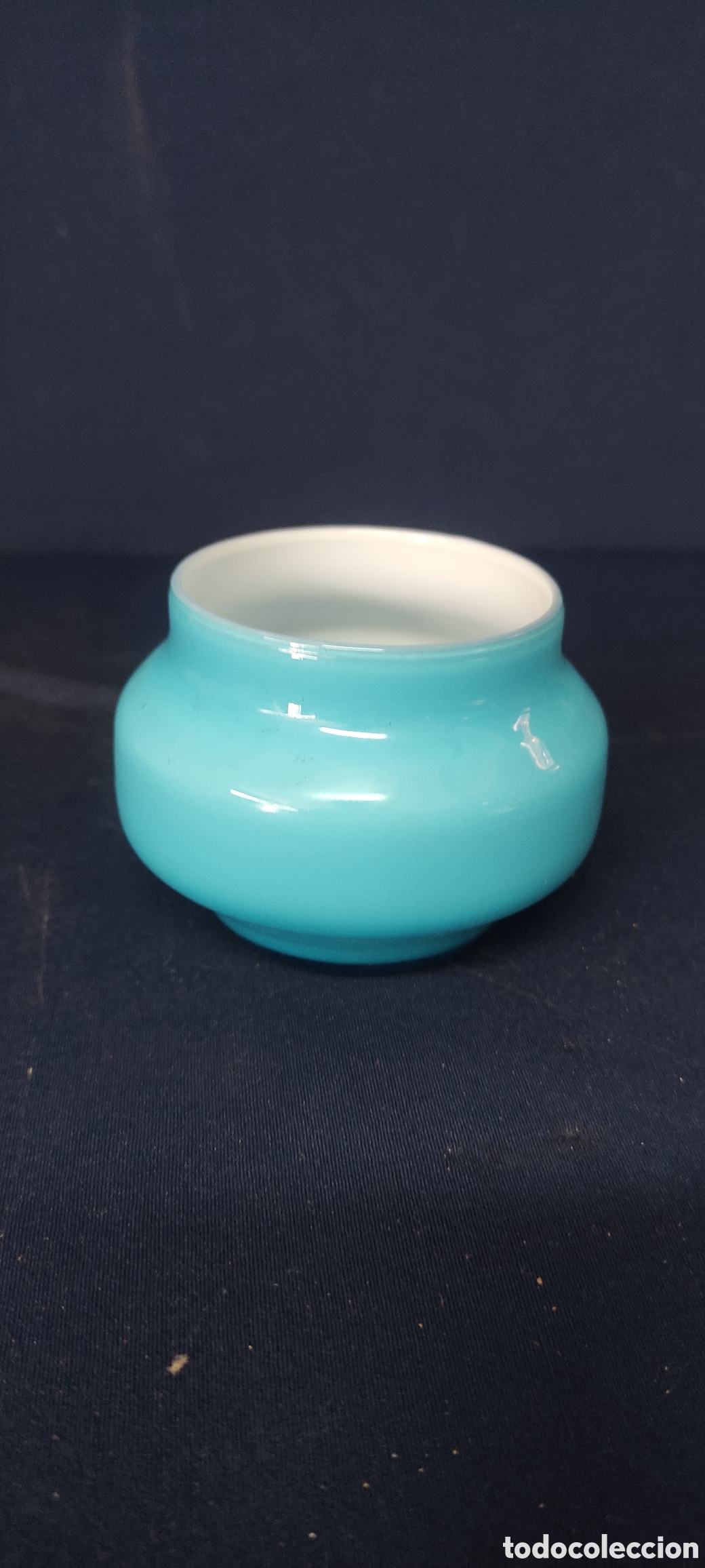 Antig&uuml;edades: Vaso de opalina azul - Foto 2