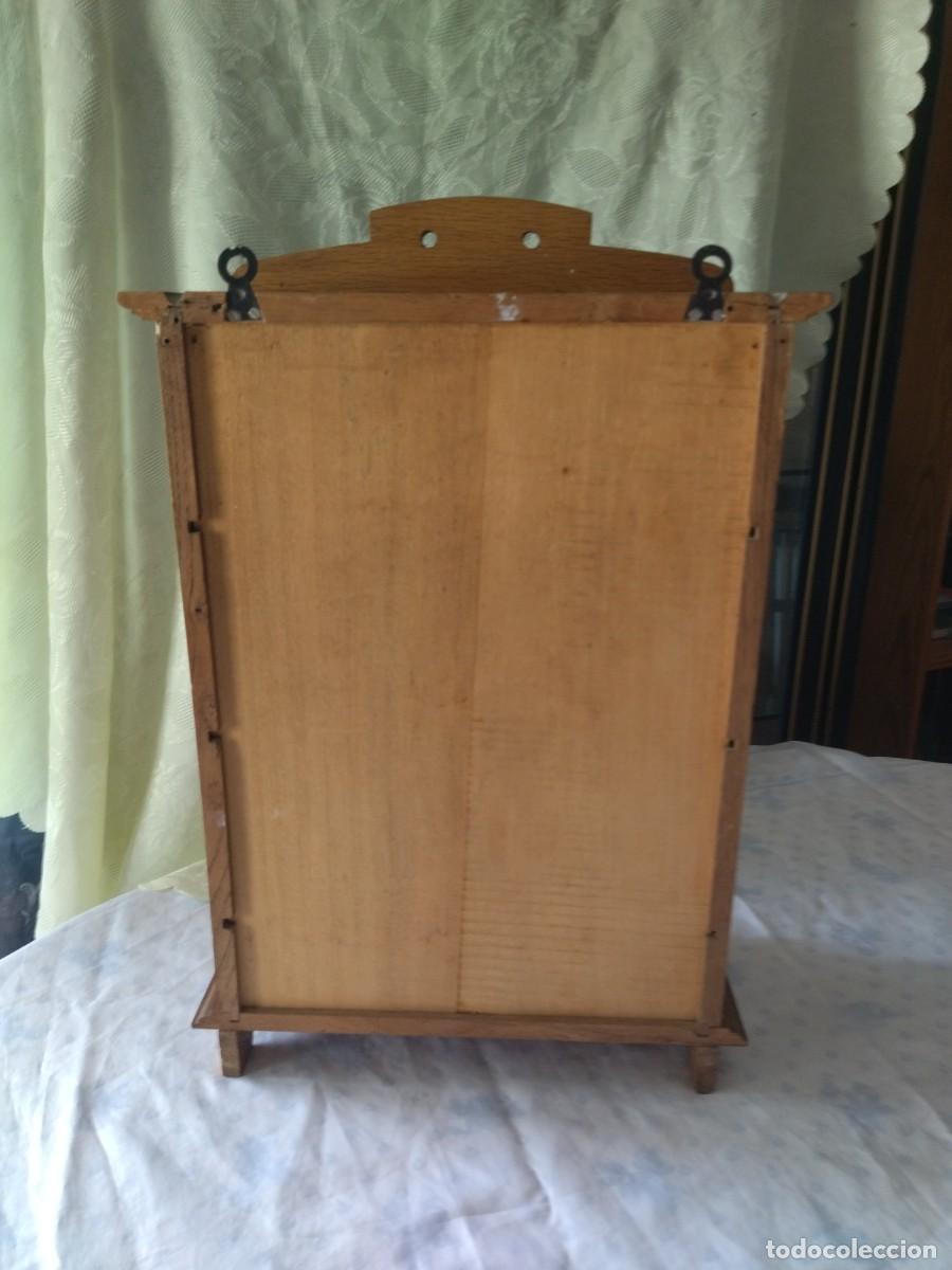 Antig&uuml;edades: Antiguo botiqu&iacute;n de madera de roble. con llave original - Foto 6