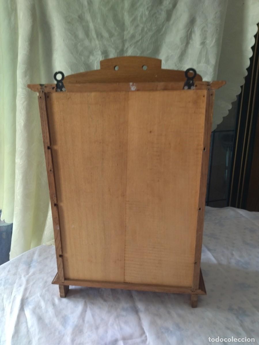 Antig&uuml;edades: Antiguo botiqu&iacute;n de madera de roble. con llave original - Foto 7