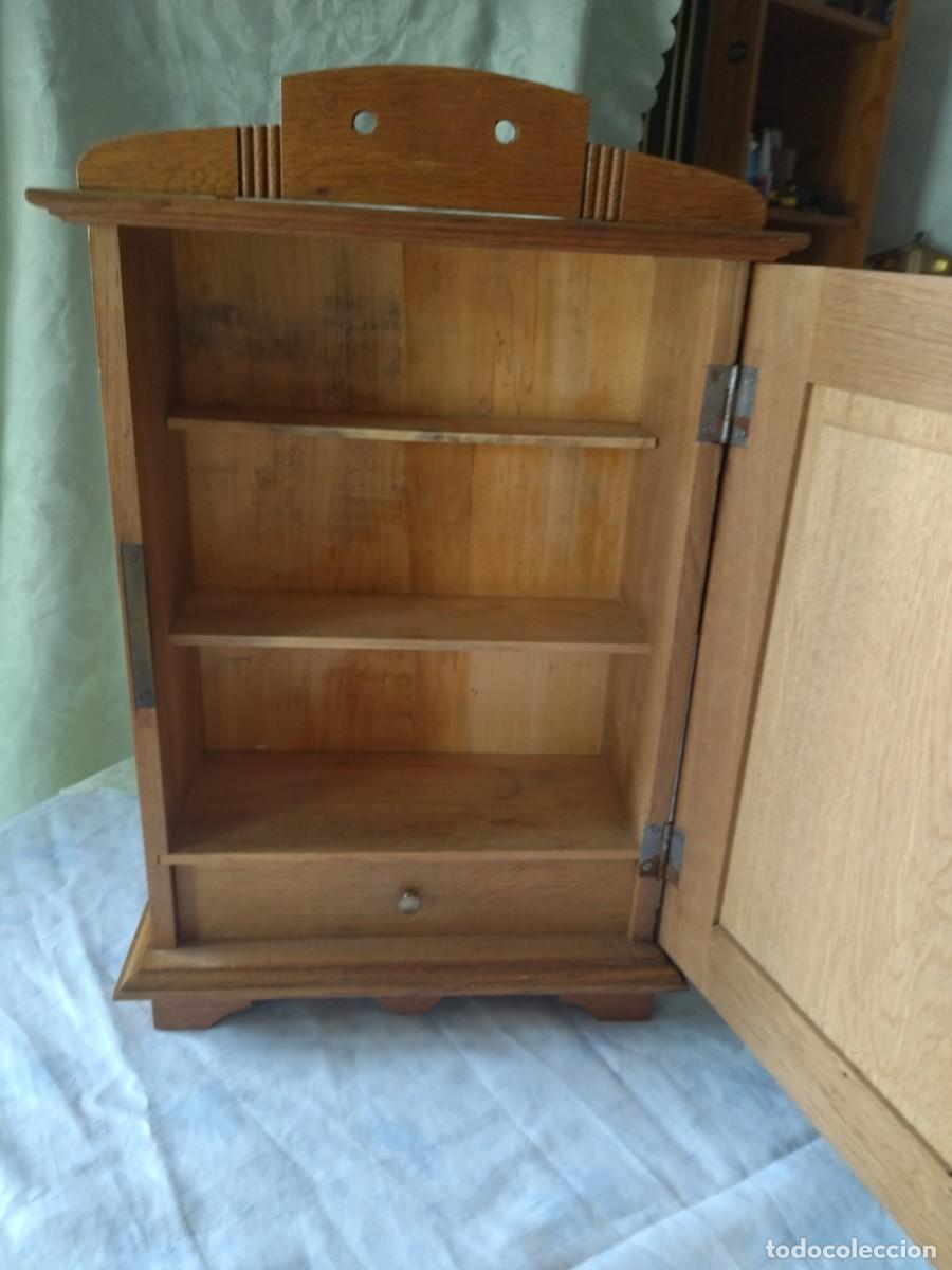 Antig&uuml;edades: Antiguo botiqu&iacute;n de madera de roble. con llave original - Foto 8