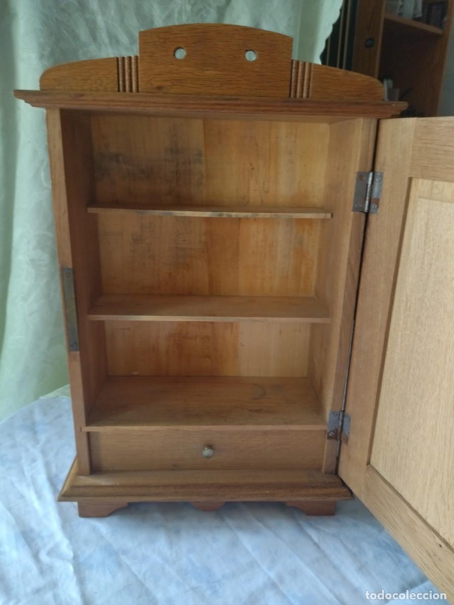 Antig&uuml;edades: Antiguo botiqu&iacute;n de madera de roble. con llave original - Foto 10