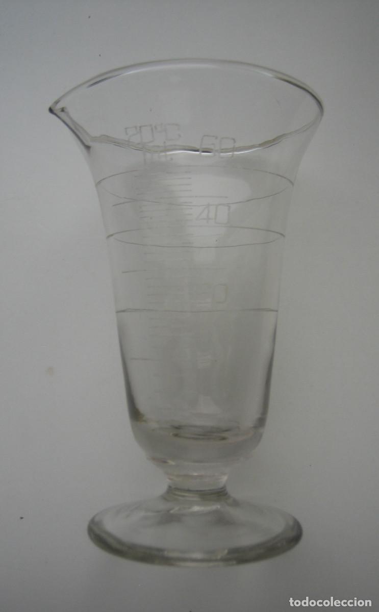 Antig&uuml;edades: PROBETA. VASO O COPA GRADUADA, DE 10 A 60 ML. - Foto 1