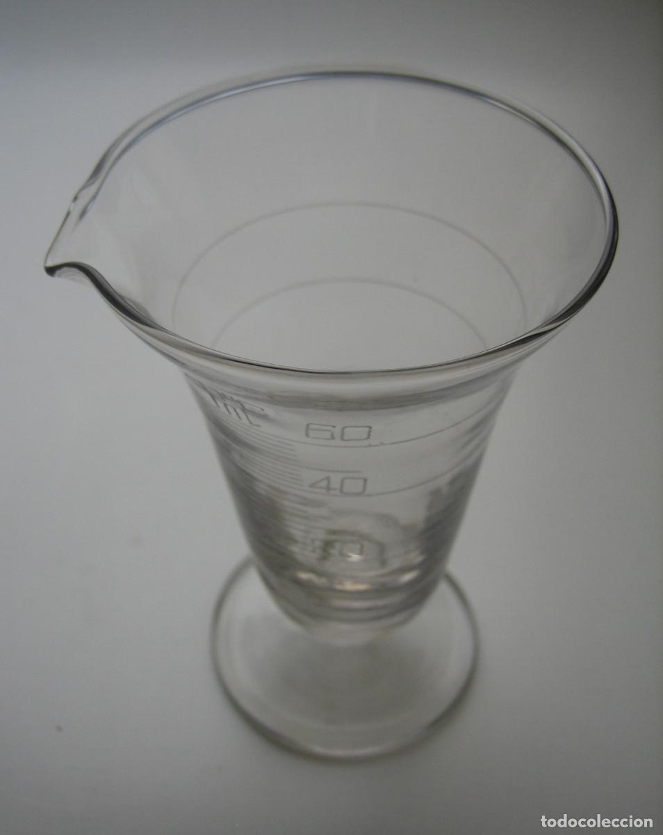 Antig&uuml;edades: PROBETA. VASO O COPA GRADUADA, DE 10 A 60 ML. - Foto 4