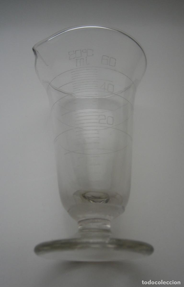 Antig&uuml;edades: PROBETA. VASO O COPA GRADUADA, DE 10 A 60 ML. - Foto 3