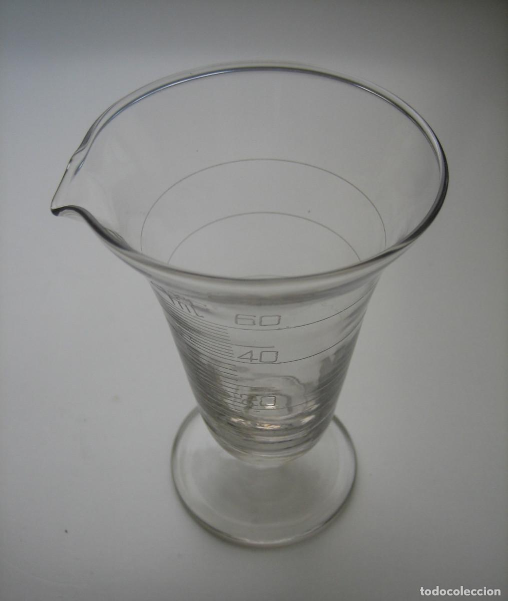 Antig&uuml;edades: PROBETA. VASO O COPA GRADUADA, DE 10 A 60 ML. - Foto 2