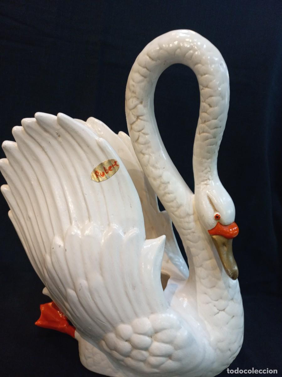 Antig&uuml;edades: CENTRO CISNE (37cm) cer&aacute;mica &uml;RUBERT&uml; blanco - Foto 1