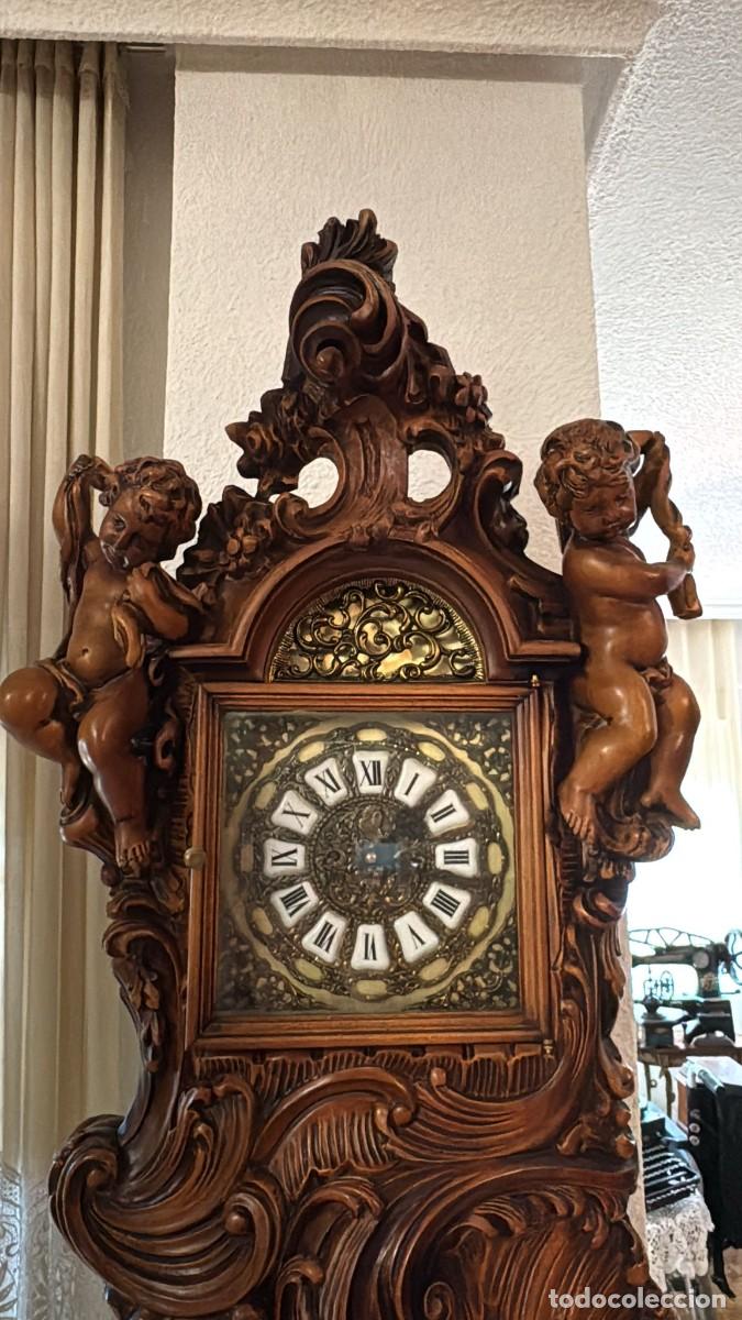Antig&uuml;edades: Reloj de pie de Madera Tallada - Foto 1