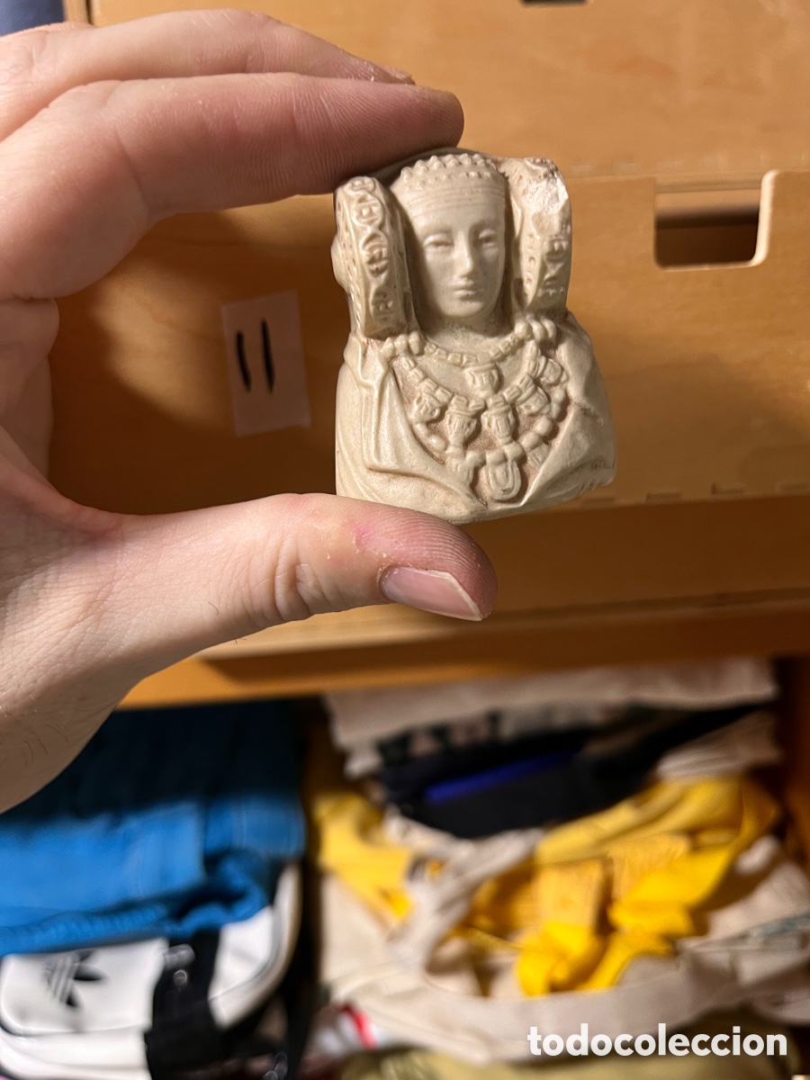 Antig&uuml;edades: (II) la dama de Elche, figura de 5 cm. Piedra - resina