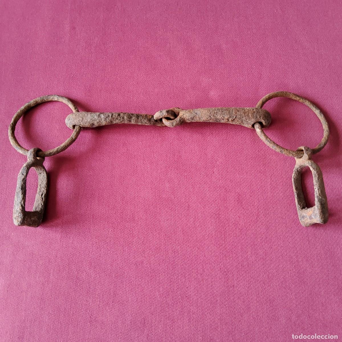 Antig&uuml;edades: ANTIGUO BOCADO DE CABALLO DE HIERRO - Foto 1