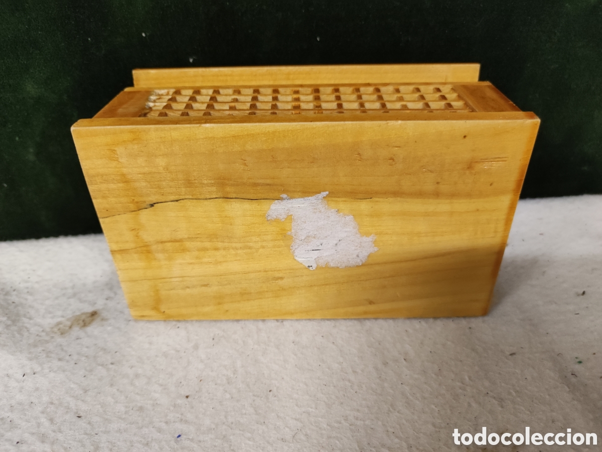 Antig&uuml;edades: Cajita de madera con tapa labrada - Foto 5