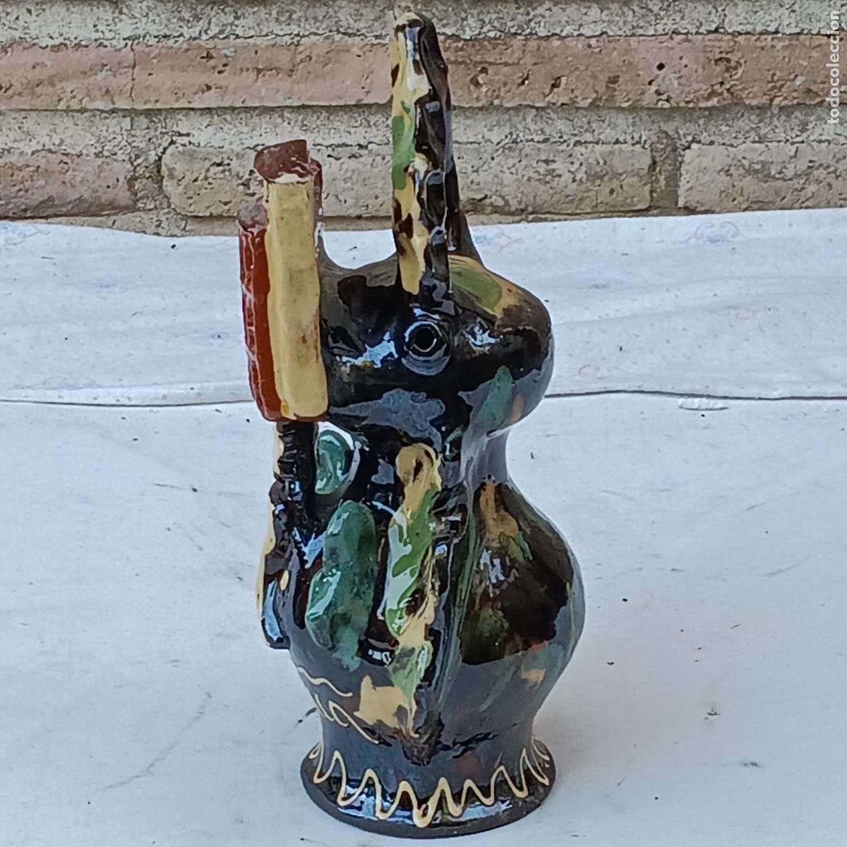 Antig&uuml;edades: BOTIJO EN RELIEVE - CERAMICA DE CUENCA. - Foto 2
