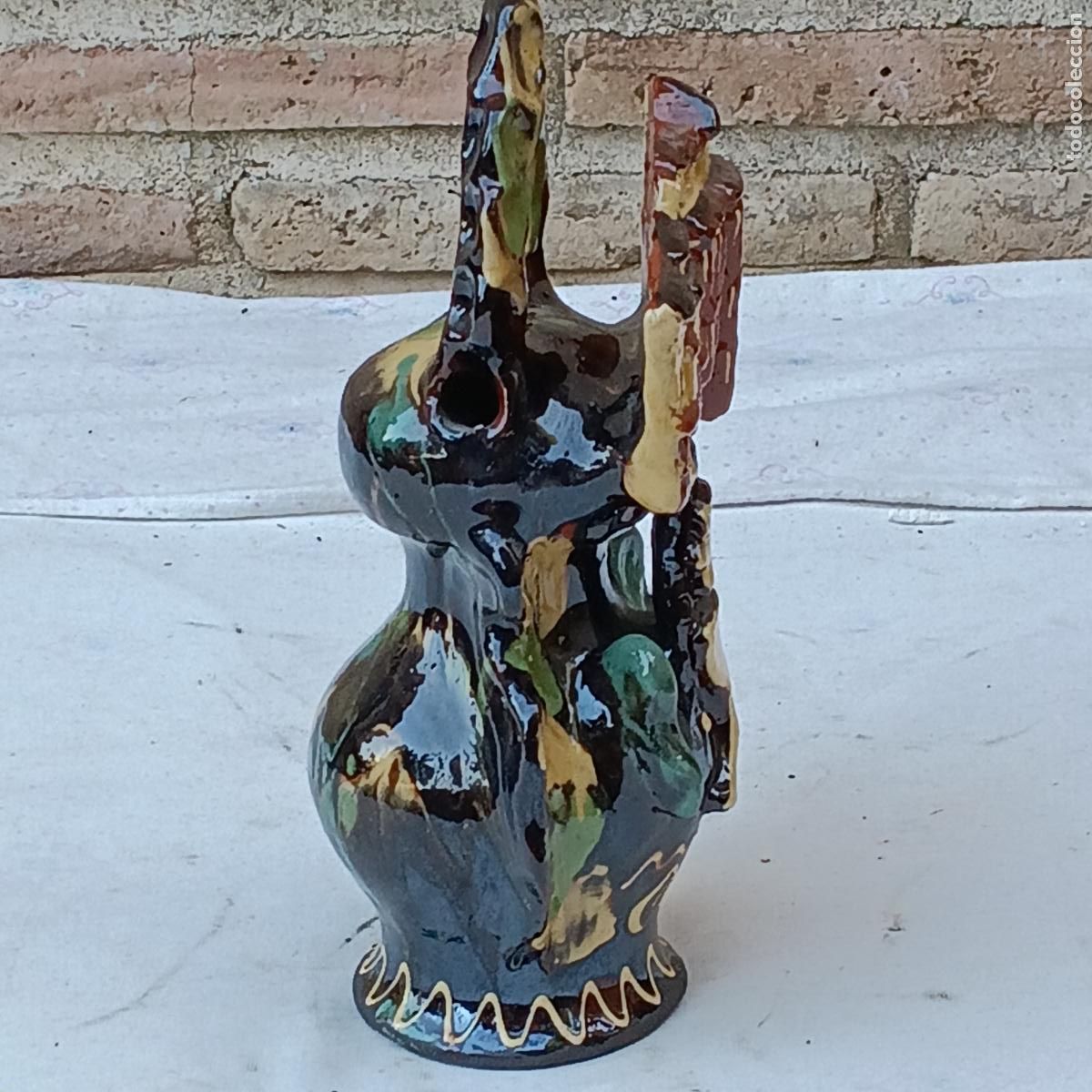 Antig&uuml;edades: BOTIJO EN RELIEVE - CERAMICA DE CUENCA. - Foto 3
