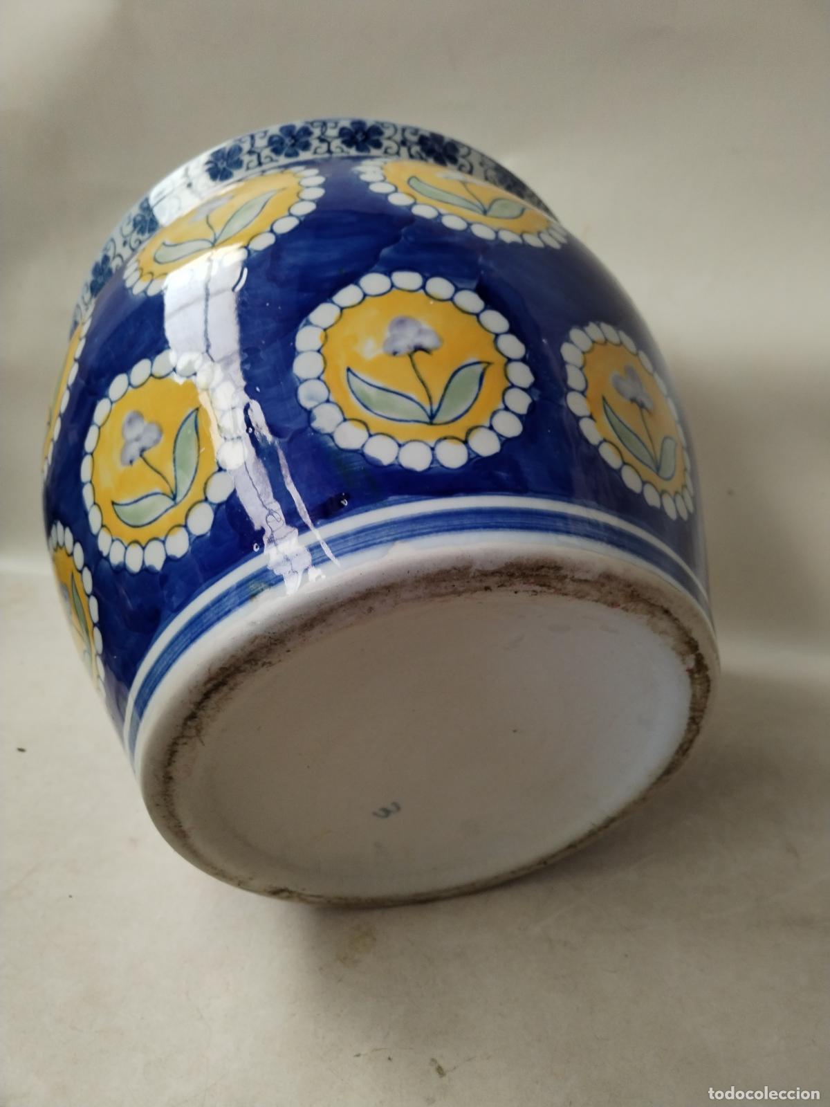 Antig&uuml;edades: macetero azul de ceramica - Foto 3