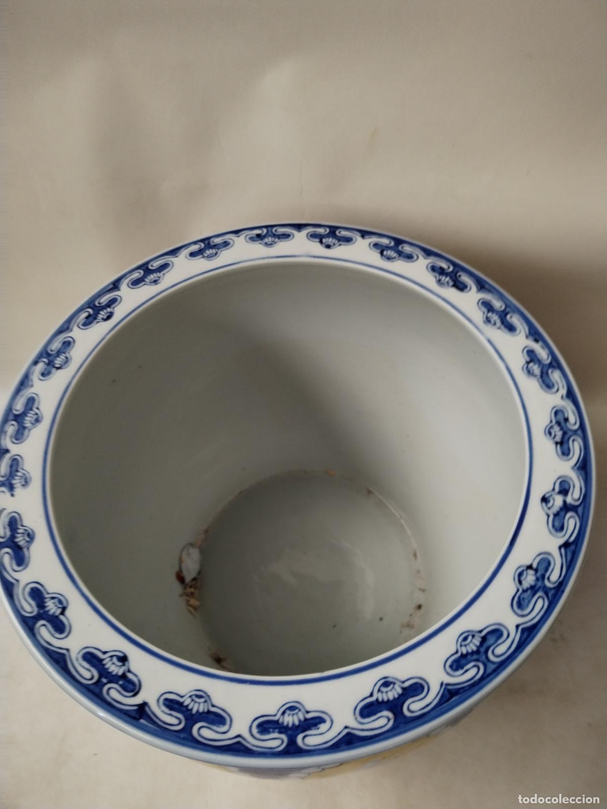 Antig&uuml;edades: macetero azul de ceramica - Foto 4