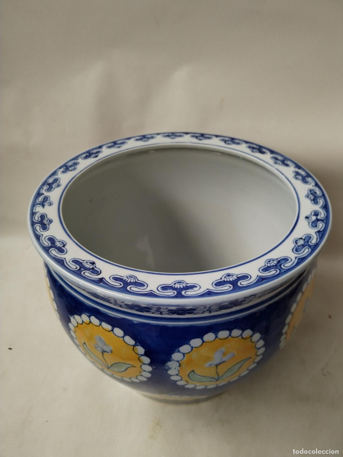 Antig&uuml;edades: macetero azul de ceramica - Foto 6