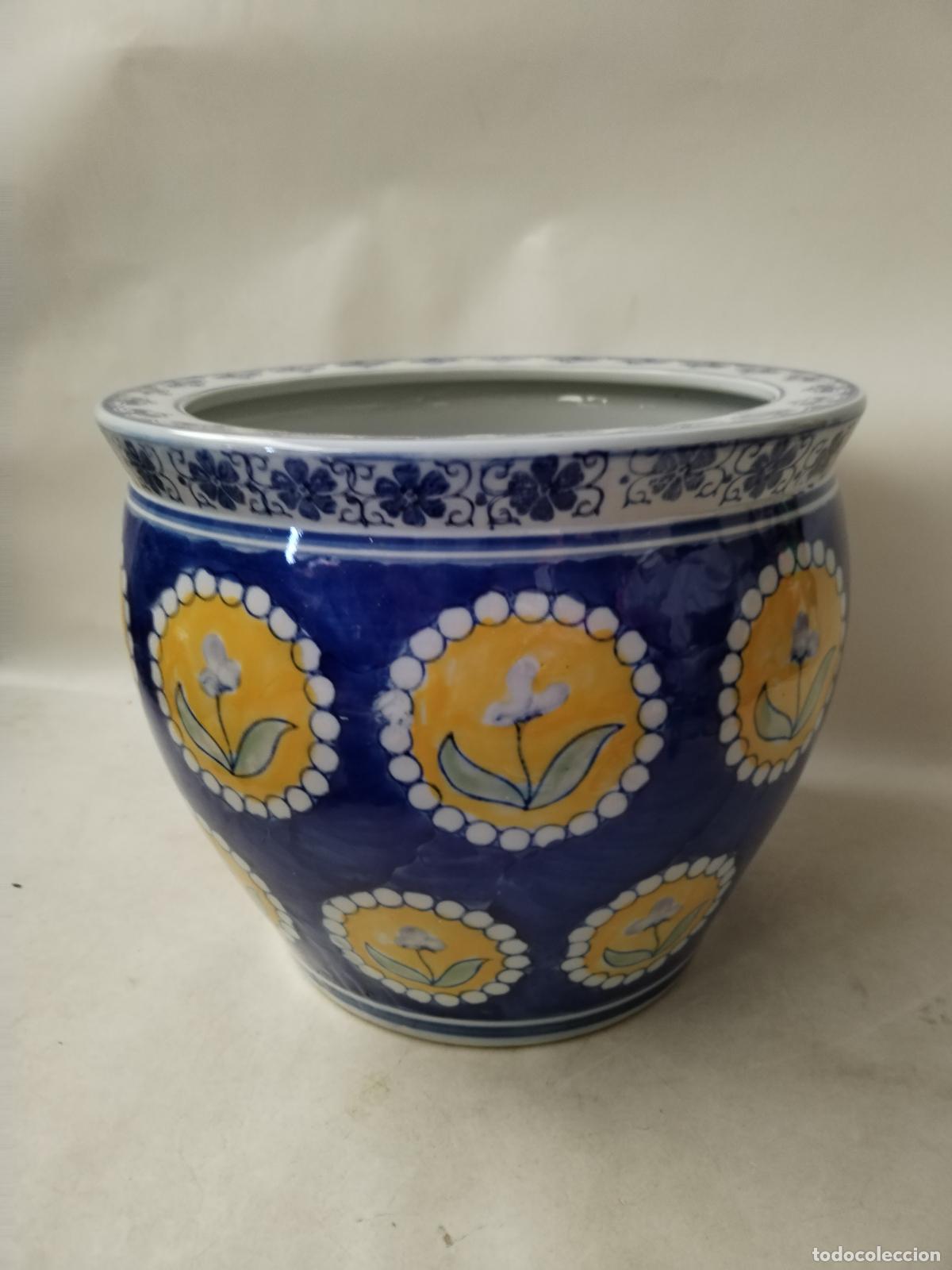Antig&uuml;edades: macetero azul de ceramica - Foto 1