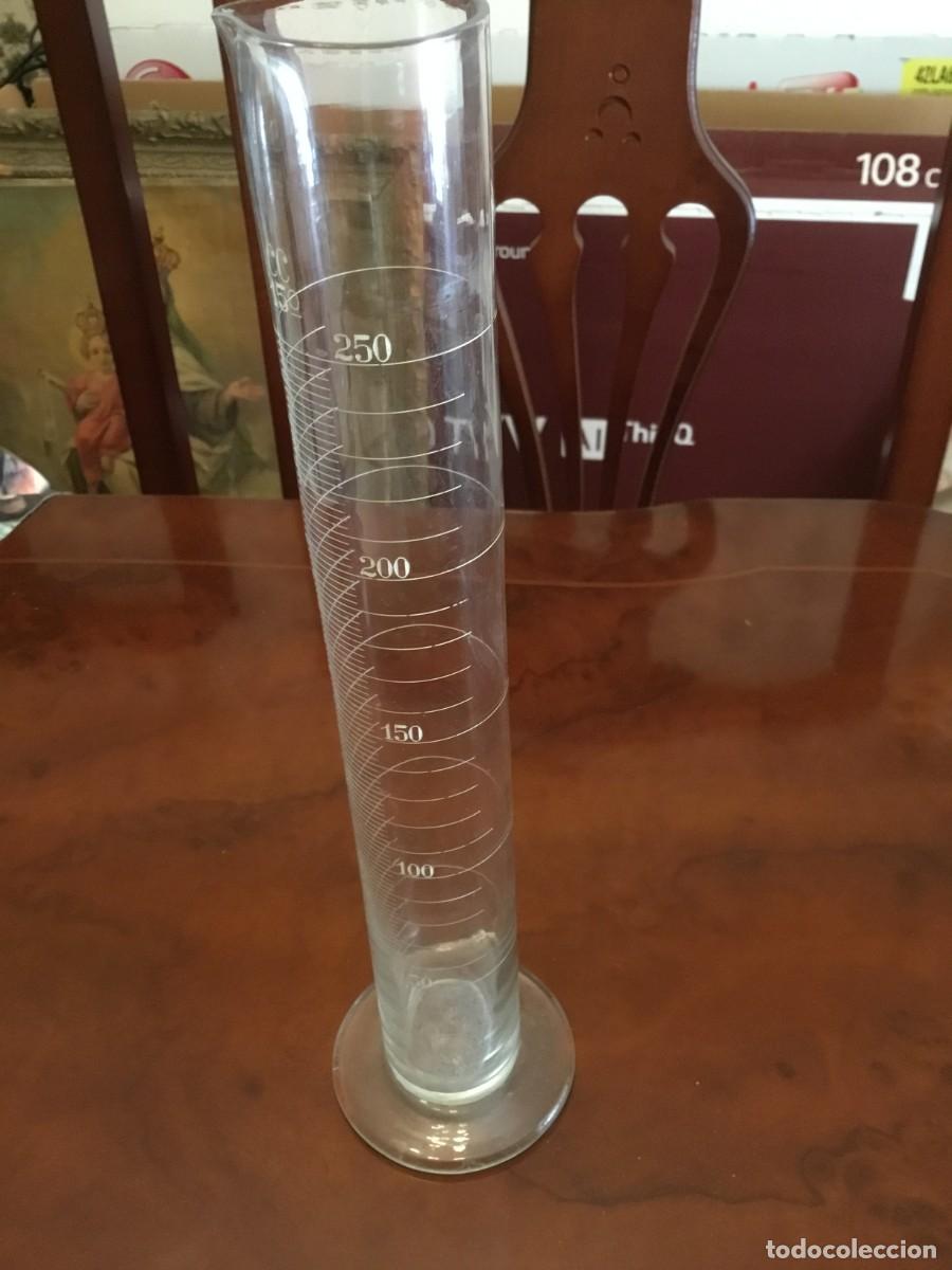 Antig&uuml;edades: Probeta antigua de cristal. 100 ml. - Foto 1