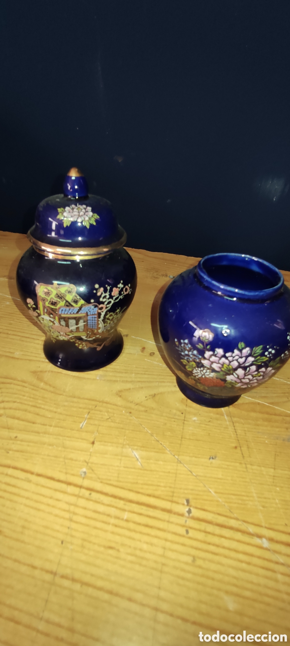Antig&uuml;edades: Pareja de jarrones de porcelana - Foto 2