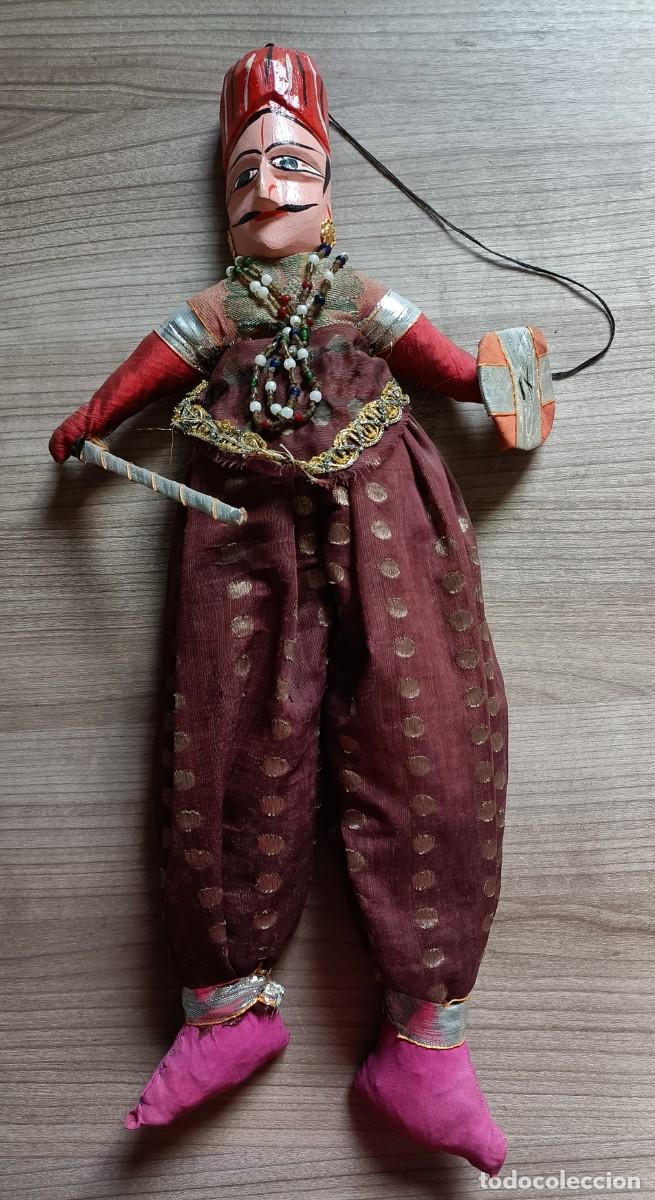 Antig&uuml;edades: Antiguo mu&ntilde;eco, mu&ntilde;eca artesanal de algun pais exotico - ver nota
