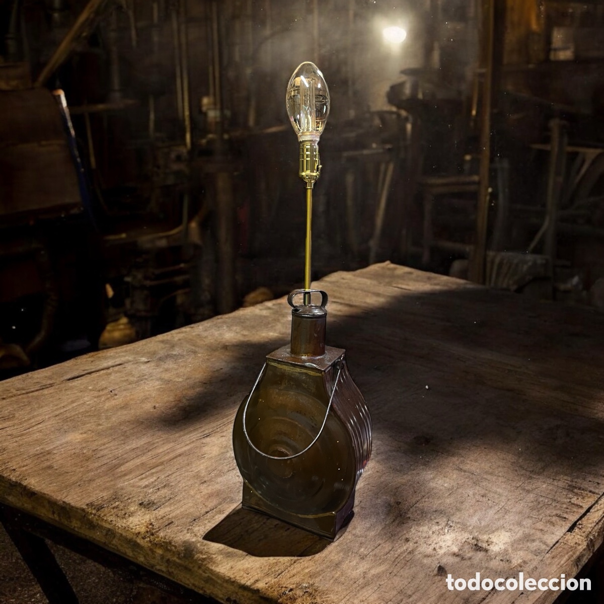 Antig&uuml;edades: L&aacute;mpara hecha con una antigua aceitera - Foto 3