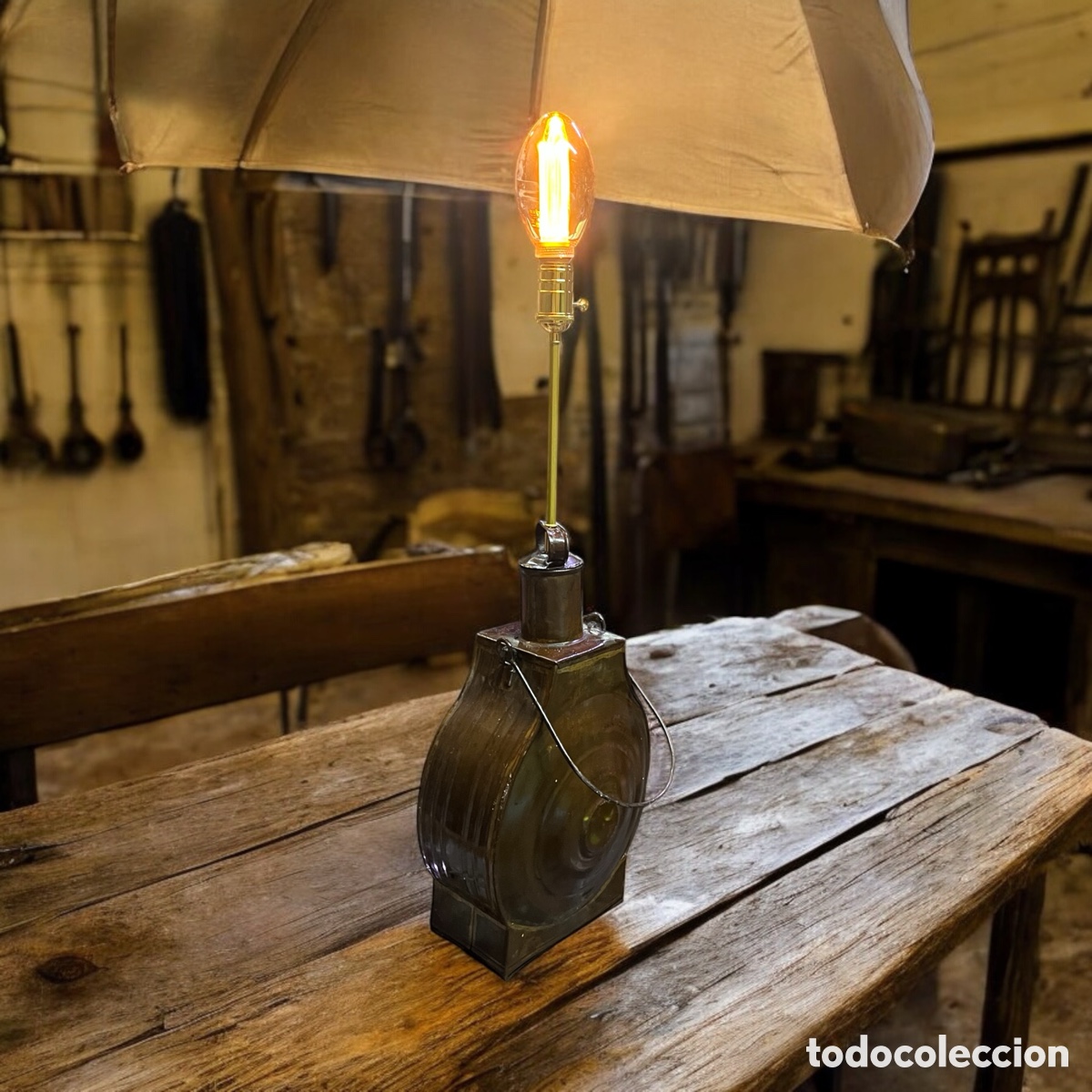 Antig&uuml;edades: L&aacute;mpara hecha con una antigua aceitera - Foto 1