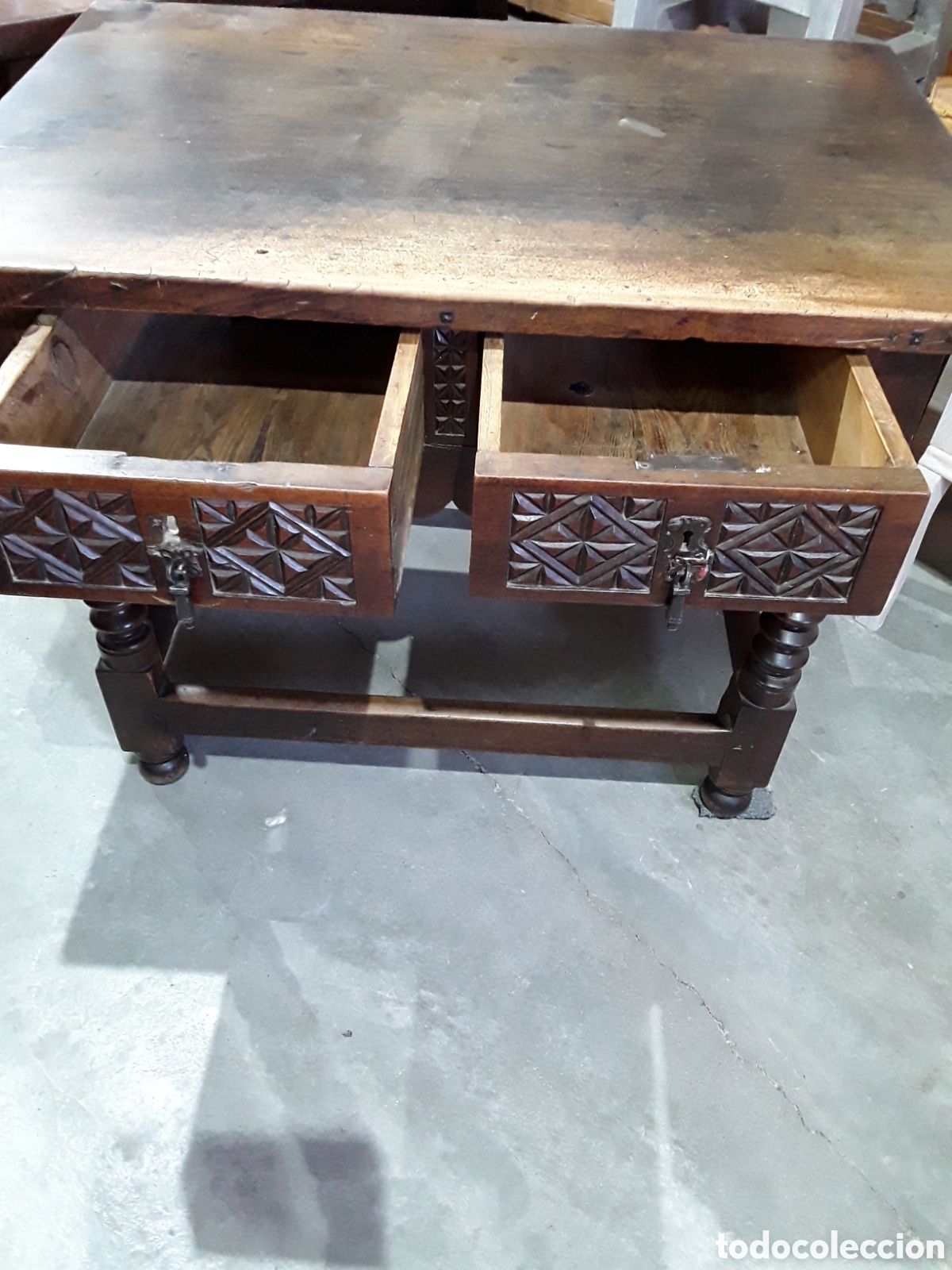 Antig&uuml;edades: Mesa tallada de nogal ( S XVII ) - Foto 10
