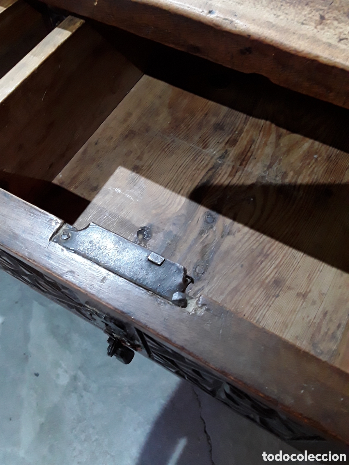 Antig&uuml;edades: Mesa tallada de nogal ( S XVII ) - Foto 11