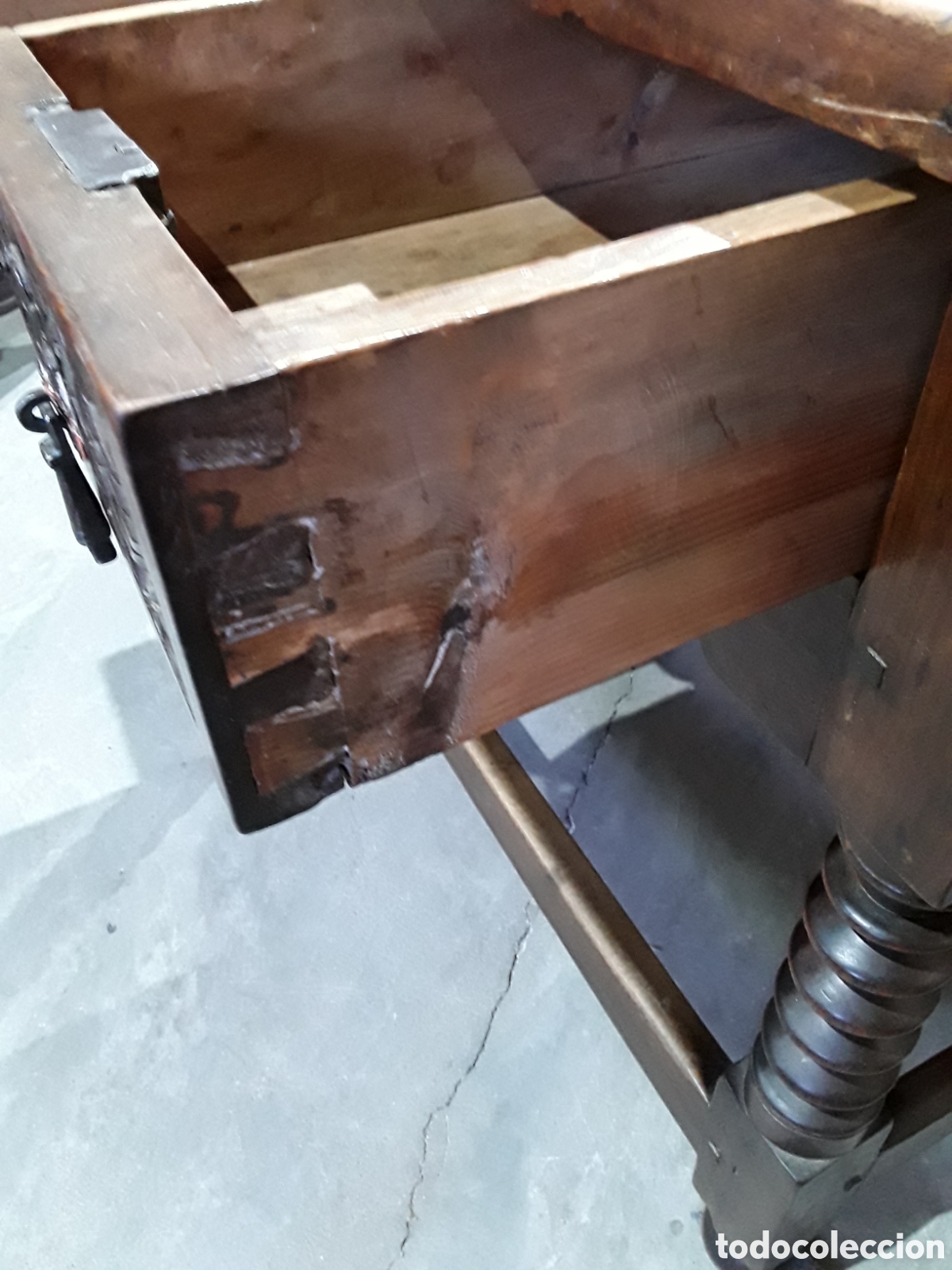 Antig&uuml;edades: Mesa tallada de nogal ( S XVII ) - Foto 13