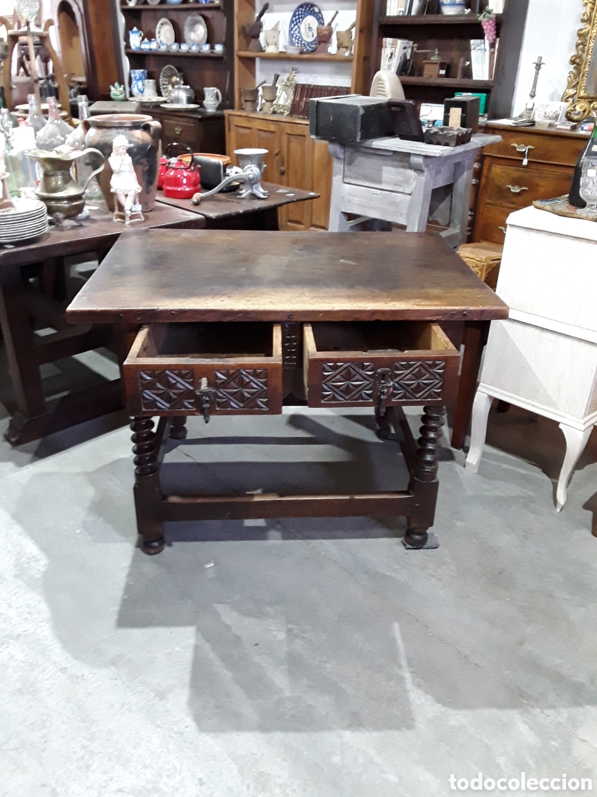 Antig&uuml;edades: Mesa tallada de nogal ( S XVII ) - Foto 14