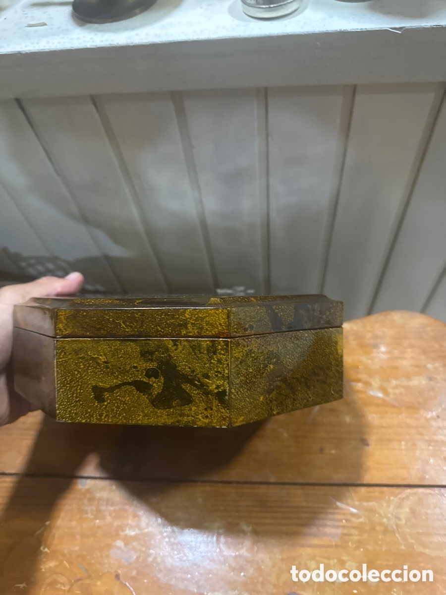 Antig&uuml;edades: Bonito joyero, hexagonal lacado de madera - Foto 2