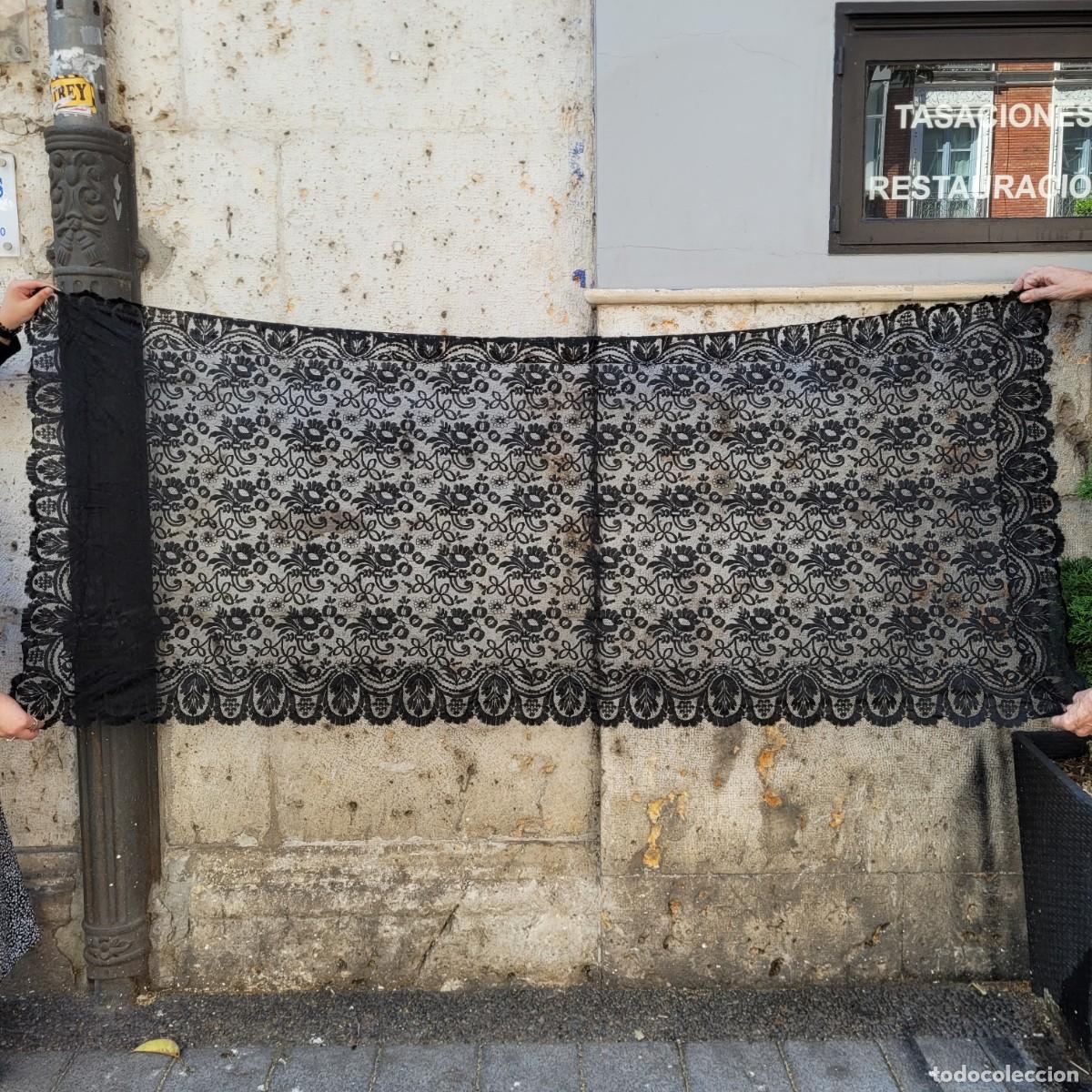 Antig&uuml;edades: Mantilla de encaje con blonda rectangular, p. s. XX - Espa&ntilde;a - Foto 2