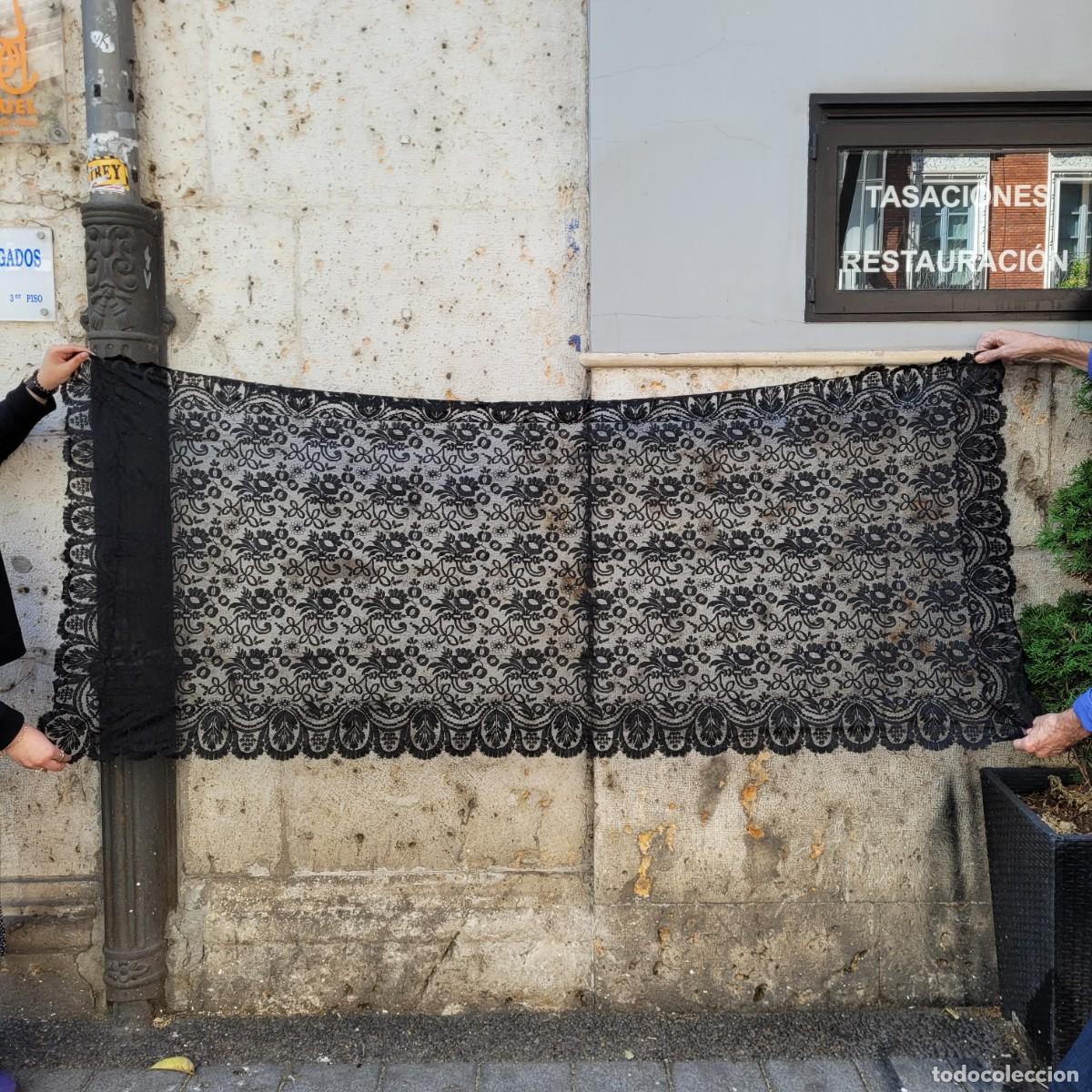 Antig&uuml;edades: Mantilla de encaje con blonda rectangular, p. s. XX - Espa&ntilde;a - Foto 3