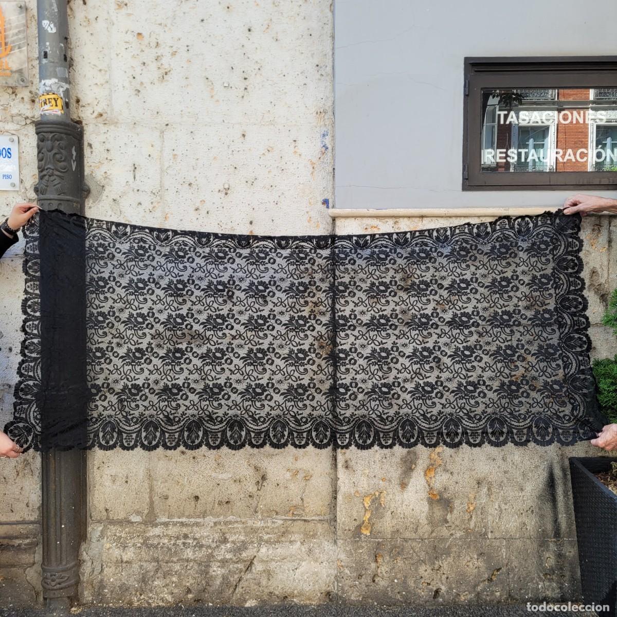 Antig&uuml;edades: Mantilla de encaje con blonda rectangular, p. s. XX - Espa&ntilde;a - Foto 4