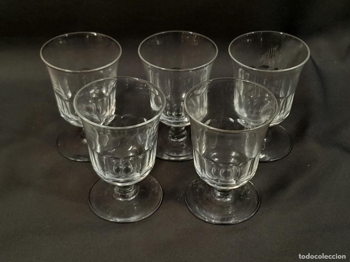 Antig&uuml;edades: LOTE 5 COPAS EN CRISTAL PRENSADO, TIPO JEREZ/APERITIVO. MEDIADOS S.XX