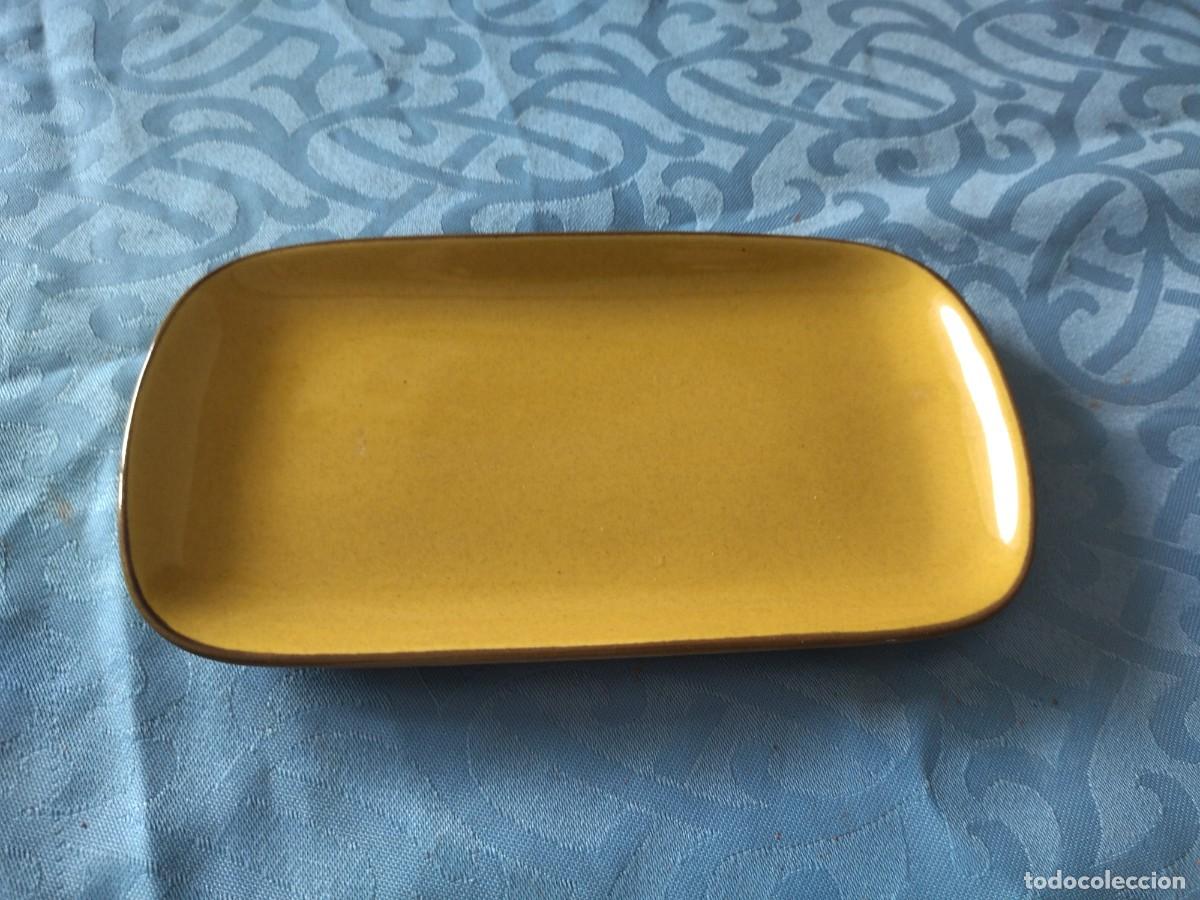Antig&uuml;edades: Bandeja rectangular de loza, en color amarillo. sin marca. - Foto 2