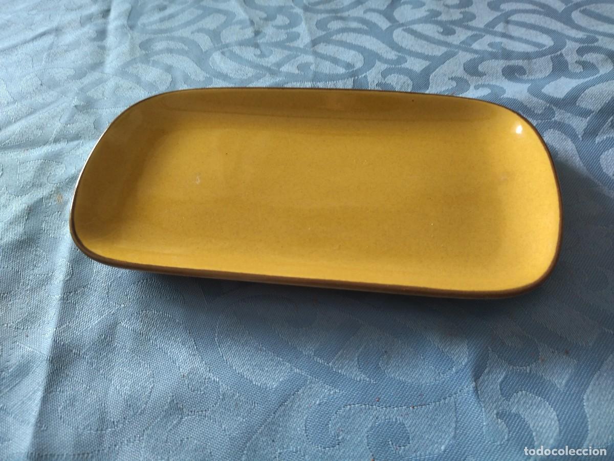 Antig&uuml;edades: Bandeja rectangular de loza, en color amarillo. sin marca. - Foto 4