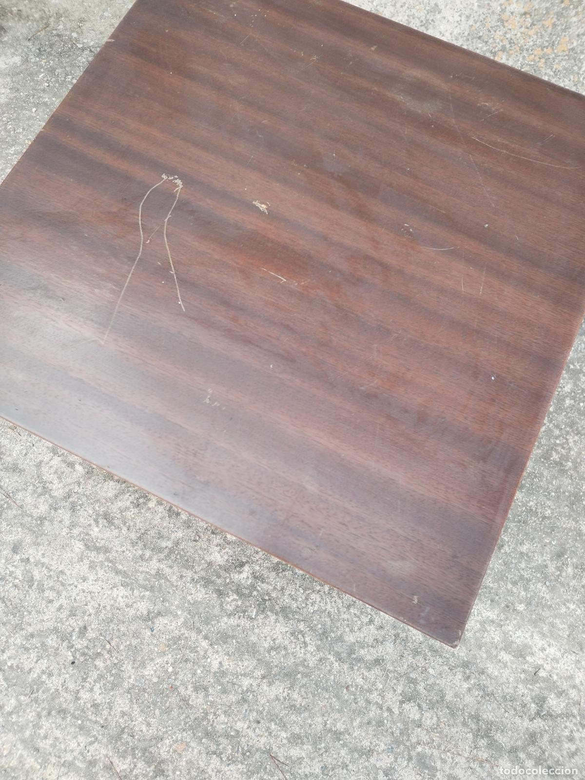 Antig&uuml;edades: mesa baja en madera de chapeli - Foto 3
