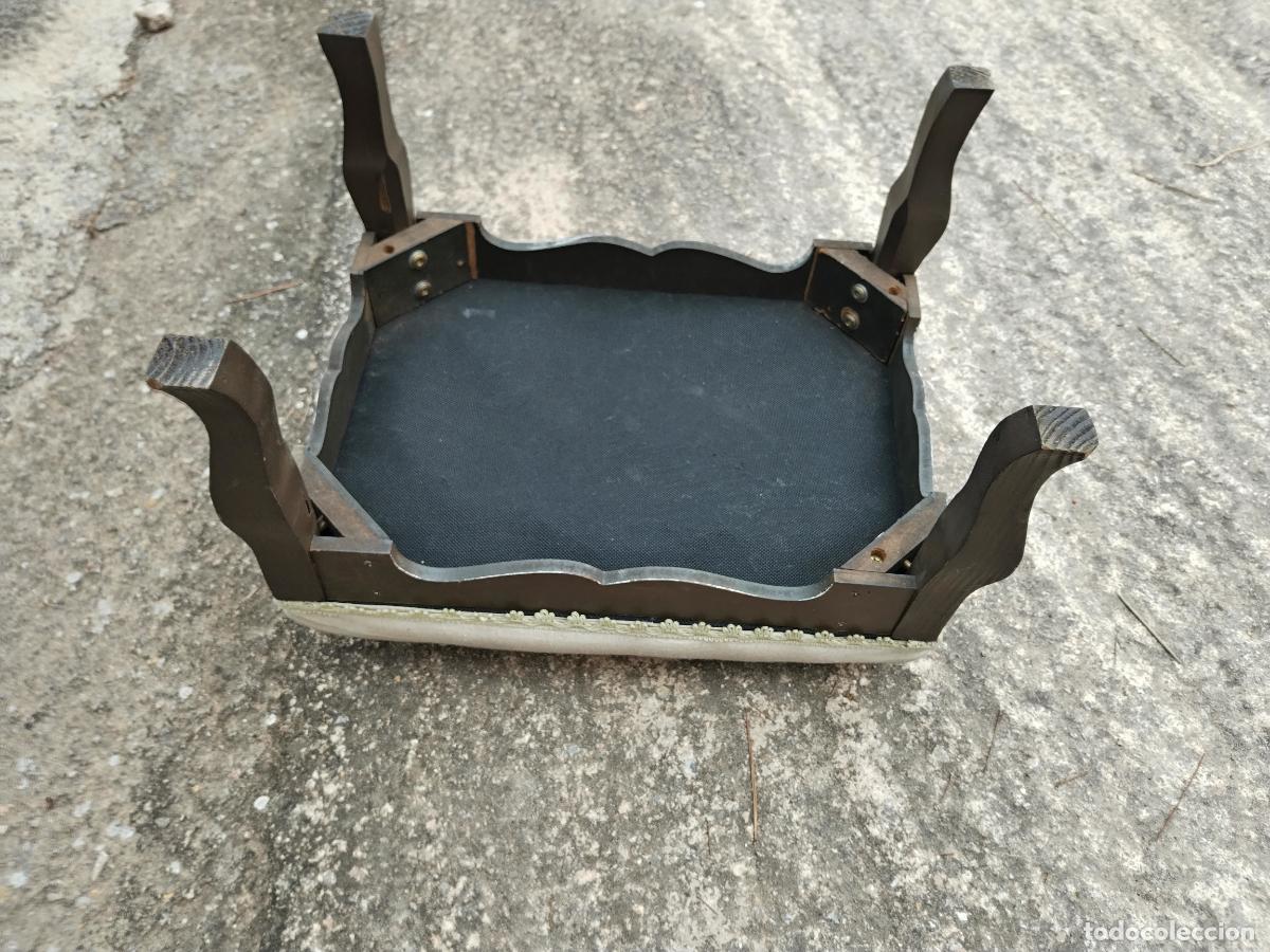Antig&uuml;edades: taburete reposapies con caballo - Foto 2
