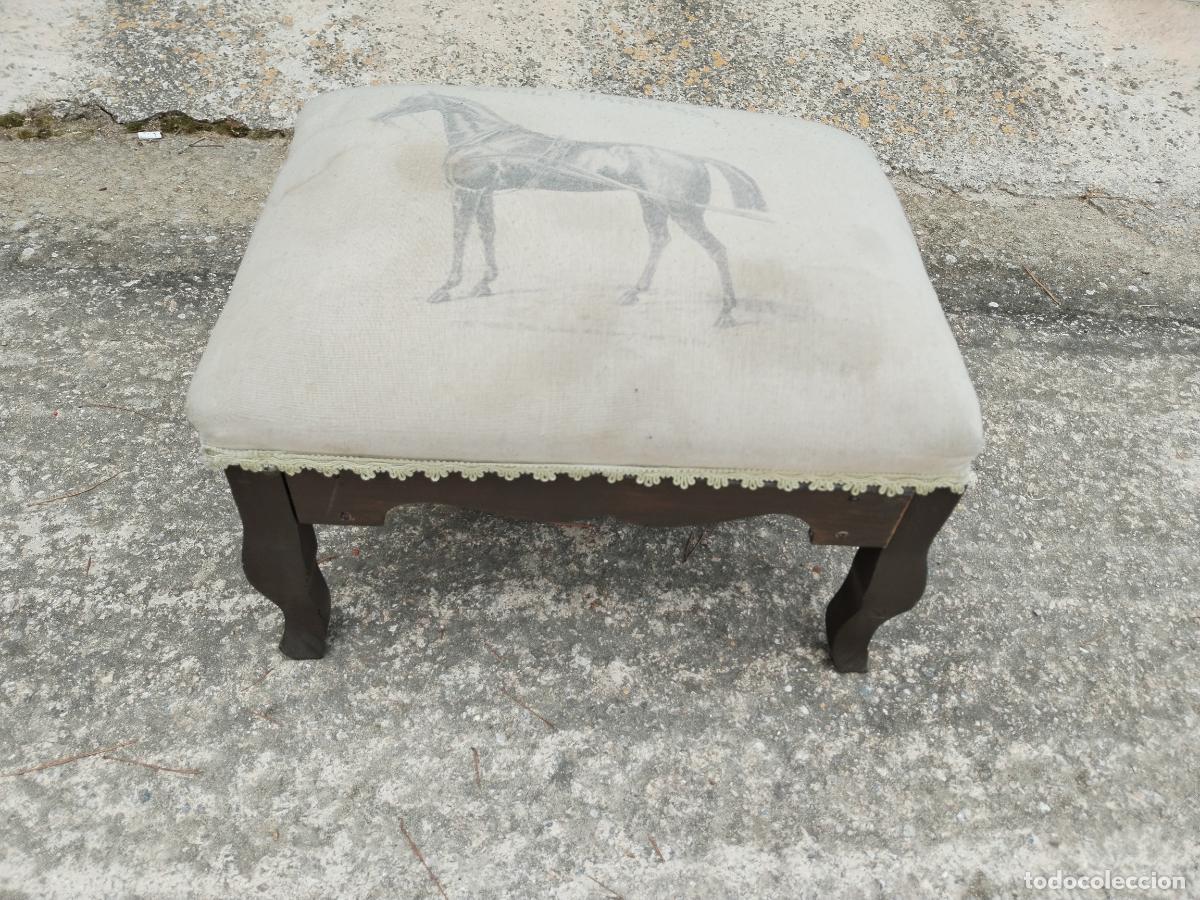 Antig&uuml;edades: taburete reposapies con caballo - Foto 1