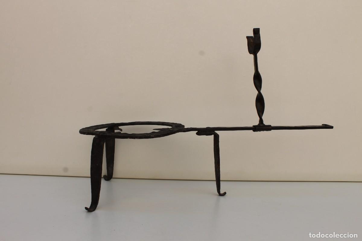 Antig&uuml;edades: TREBEDE DE HIERRO FORJADO - 18 CM DE DIAMETRO. - Foto 3