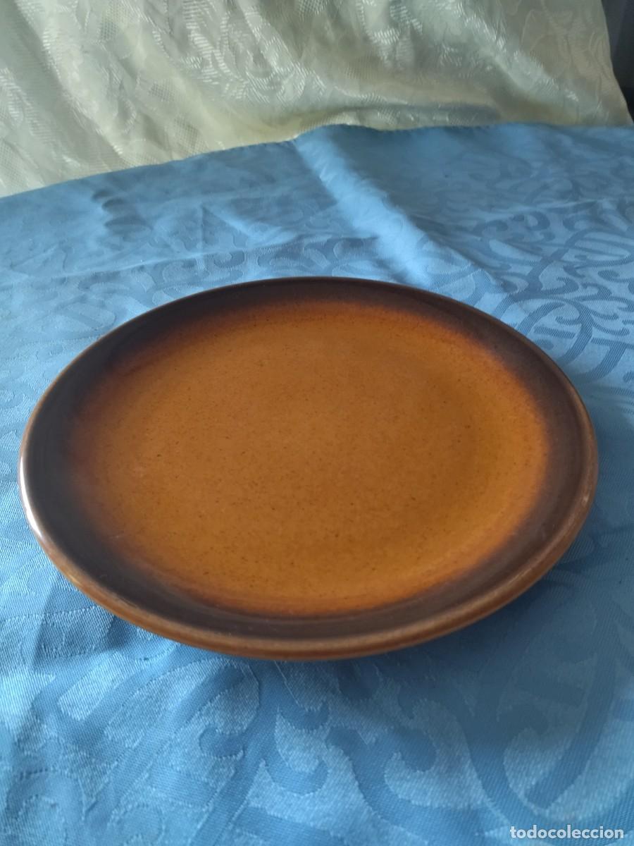 Antig&uuml;edades: Plato de cer&aacute;mica vidriado, rustico. Sin marca. - Foto 3
