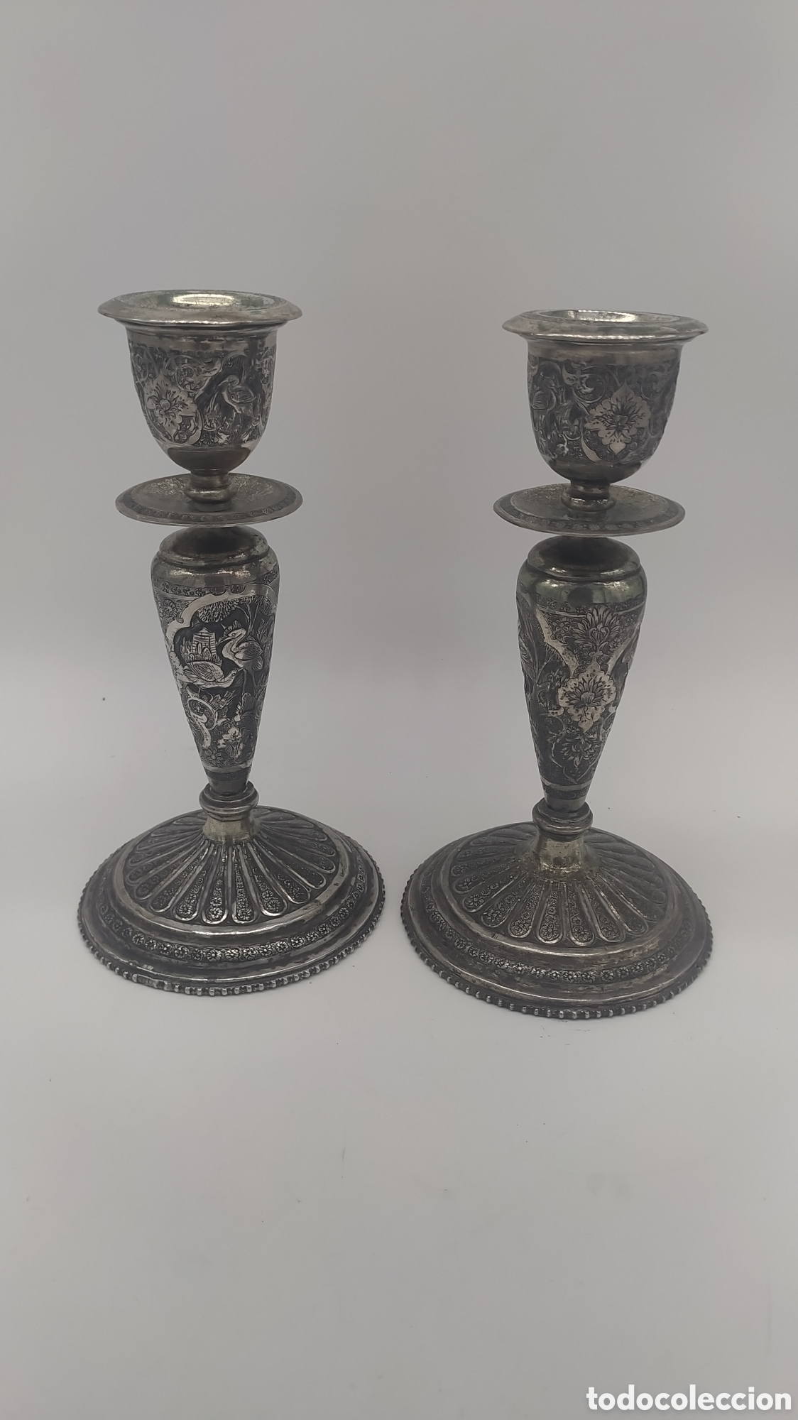 Antig&uuml;edades: Candeleros persas plata y repujado niello. - Foto 1