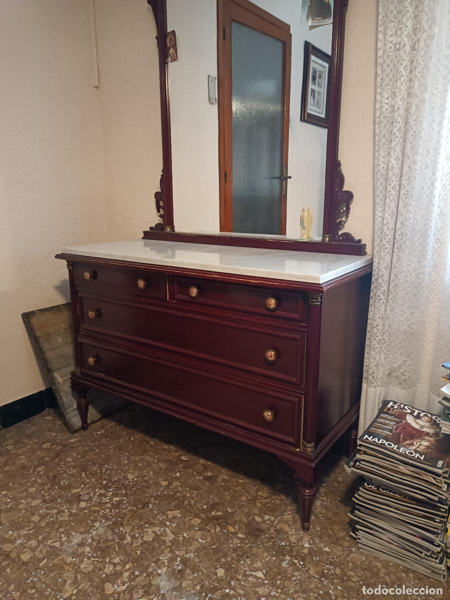 Antig&uuml;edades: comoda antigua con espejo - Foto 2