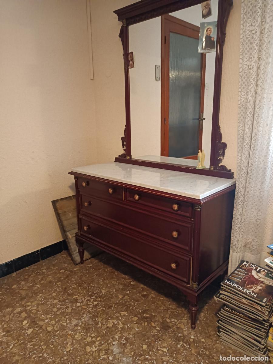 Antig&uuml;edades: comoda antigua con espejo - Foto 4