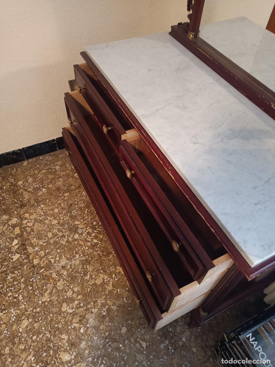 Antig&uuml;edades: comoda antigua con espejo - Foto 12