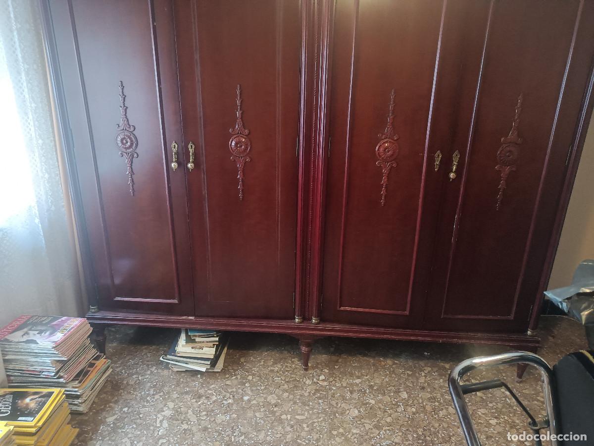 Antig&uuml;edades: Armario dormitorio antiguo - Foto 1