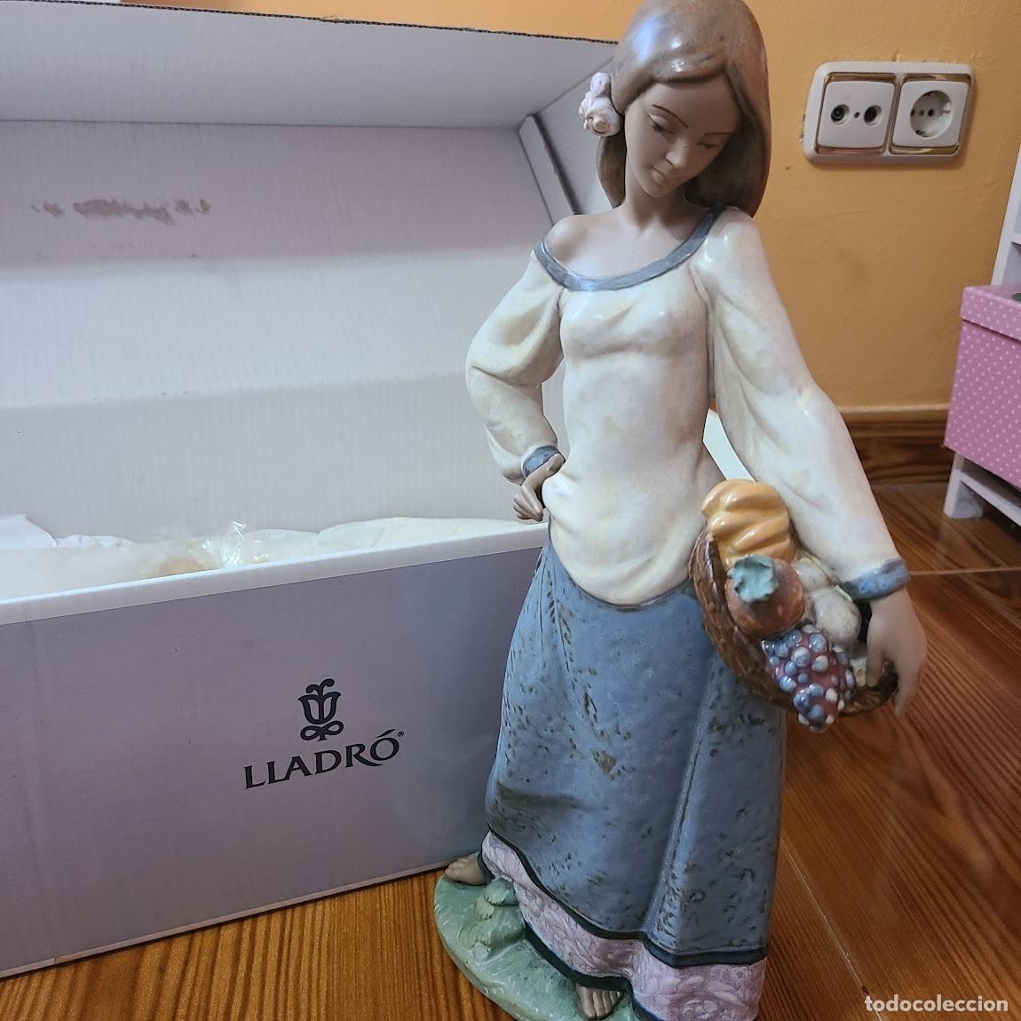 Antig&uuml;edades: Figura de mujer con cesta de frutas. - Foto 1