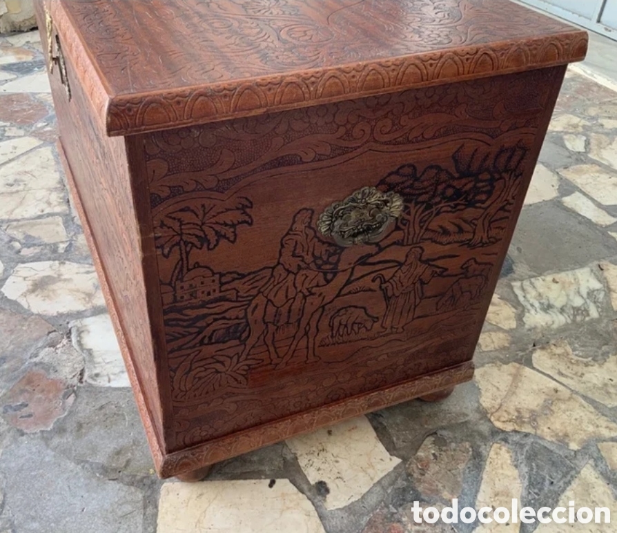 Antig&uuml;edades: Ba&uacute;l de madera tallada - Foto 2