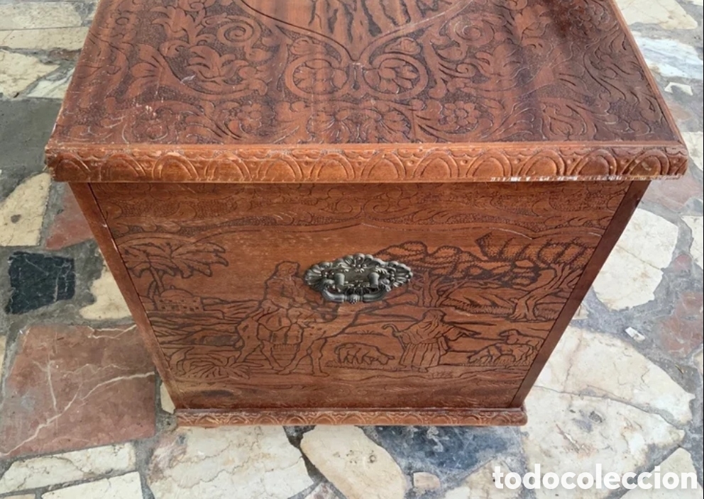 Antig&uuml;edades: Ba&uacute;l de madera tallada - Foto 3
