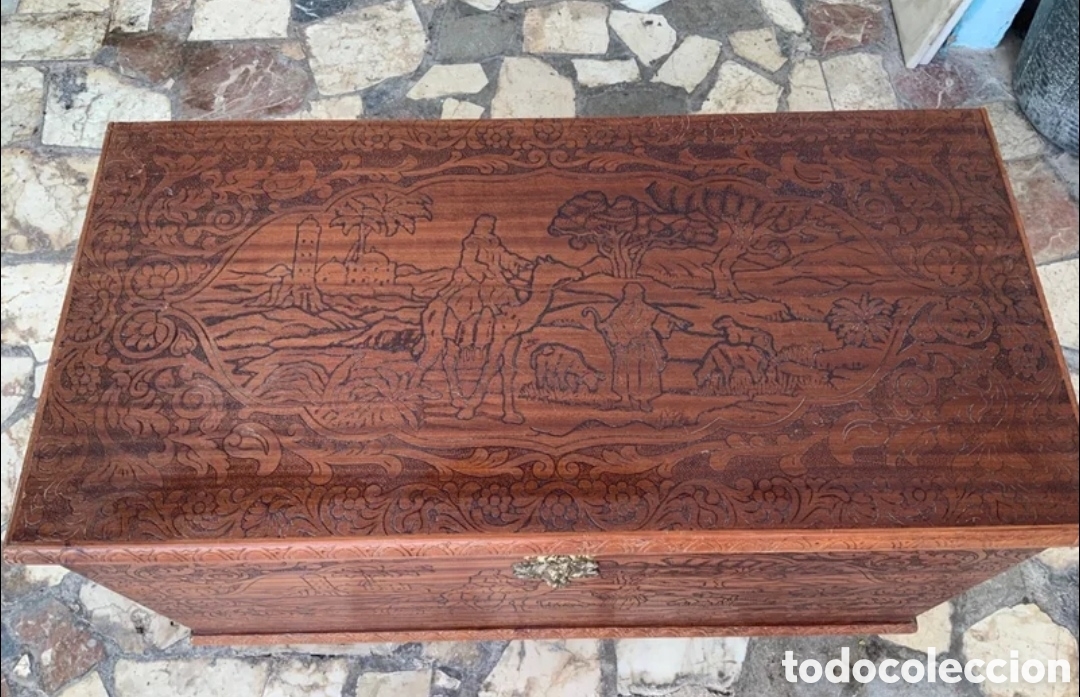 Antig&uuml;edades: Ba&uacute;l de madera tallada - Foto 4